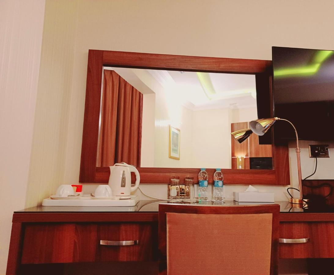 Royal Qatar Hotel Doha Exterior photo